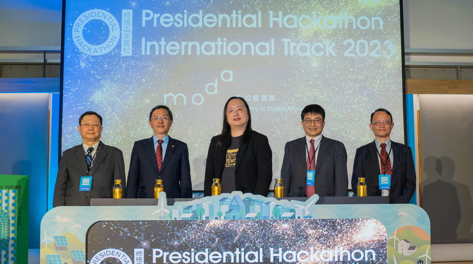 Minister Tang launches 2023 Presidential Hackathon International Track, urges global participation in game-changing event