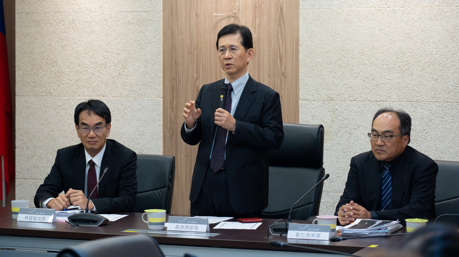 Minister Huang Unveil the three arrows for Digital Development